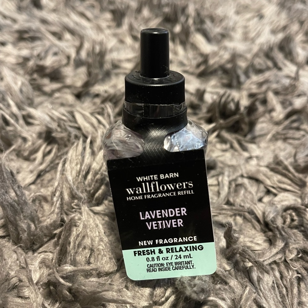 Brand New White Barn Wallflower Refill - Lavender Scent